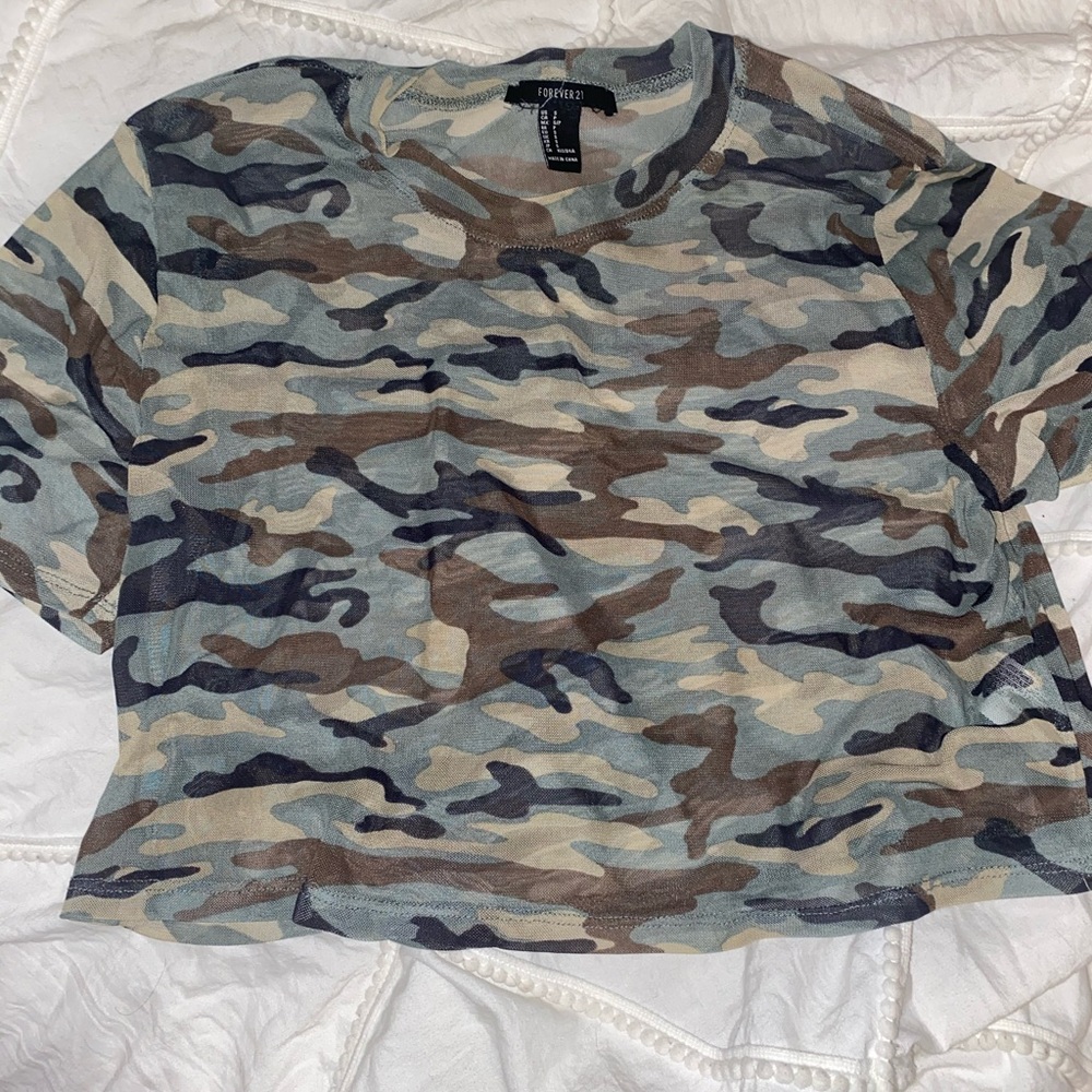 camouflage cropped tee
